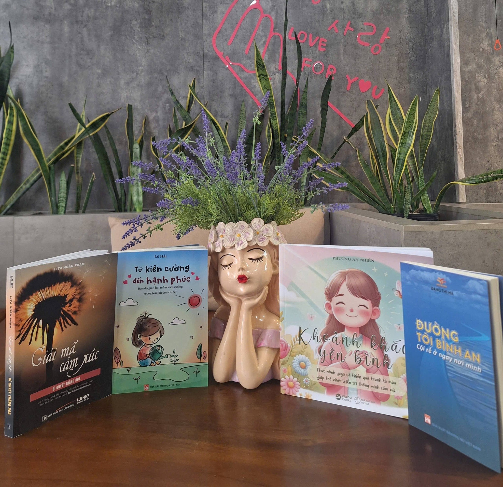 SÁCH HAY THÁNG 3 CHO PHỤ NỮ